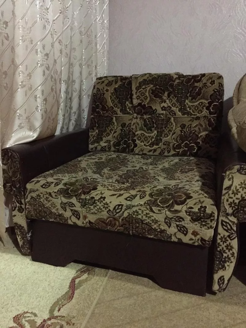  Продам диван + 2 кресла 